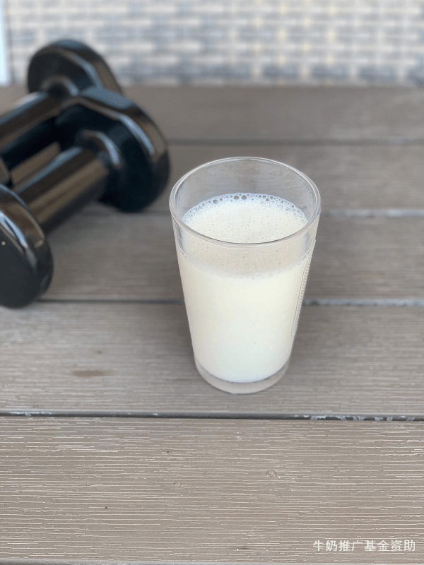 运动员饮食中为什么缺不了牛奶？