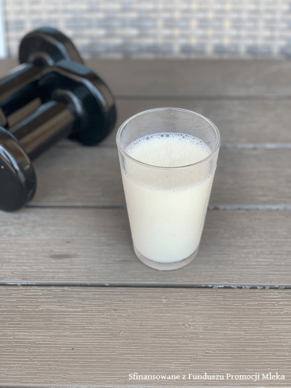 Dlaczego mleko jest niezbędne w diecie sportowca?